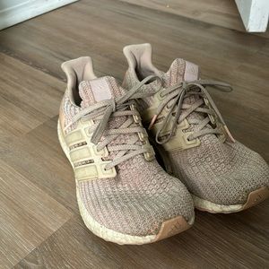 Light pink ultra boosts in okay condition. Women’s 8.5
